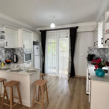 Cica Calis With Pool & Garden Holiday home *